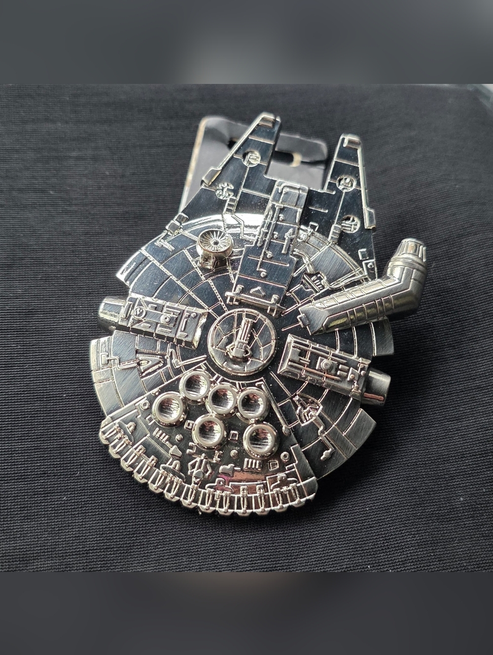 Bioworld Star Wars Millennium Falcon Belt Buckle Chrome Silver Metal Disney NWT
